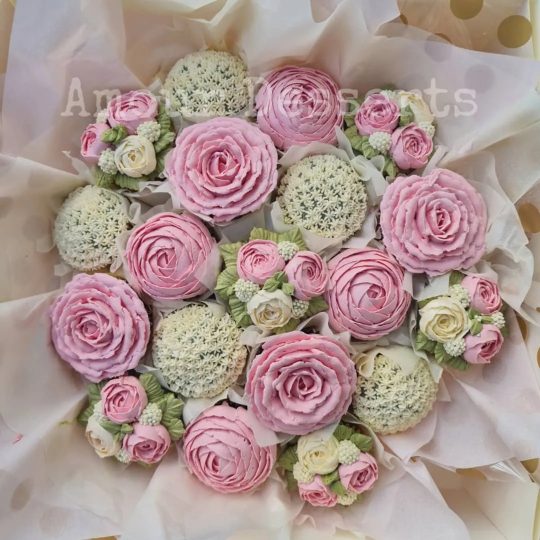 Buttercream flower cupcake bouquet